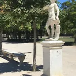 La Haute, Et Jardin Exterieur A 4* נים