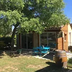 La Haute, Sa Kitchenette, Son Et Son Jardin à Couette-café 4*