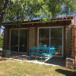 La Haute, Sa Kitchenette, Son Et Son Jardin à Couette-café Nîmes