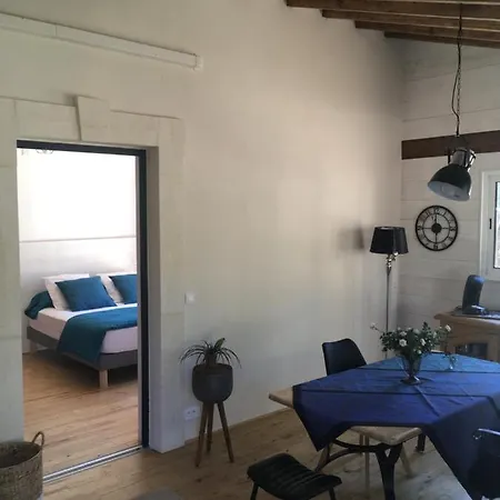 B&B La Chambre Haute, Son Spa Et Son Jardin A Nimes 4*