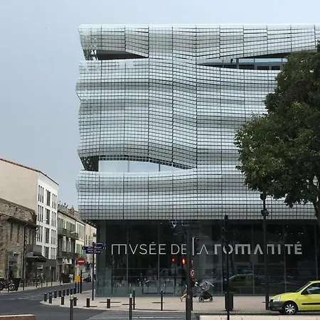 B&B La Chambre Haute, Son Spa Et Son Jardin A Nimes