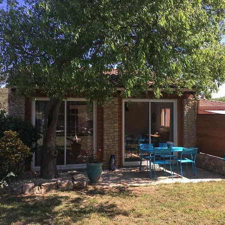 B&B La Chambre Haute, Son Spa Et Son Jardin A Nimes 4*