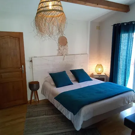 La Chambre Haute, Son Spa Et Son Jardin A Nimes 님