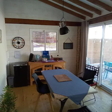 La Chambre Haute, Son Spa Et Son Jardin A Nimes B&B 님