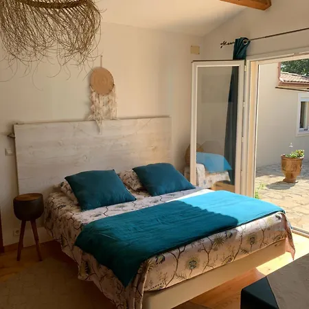 La Haute Et Son Bed & Breakfast Nimes