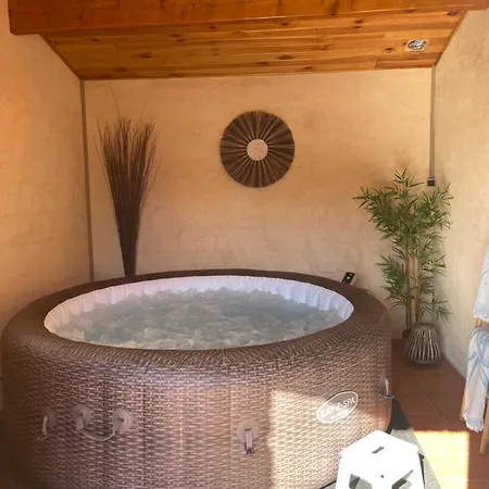 Bed & Breakfast La Haute Et Son Nimes
