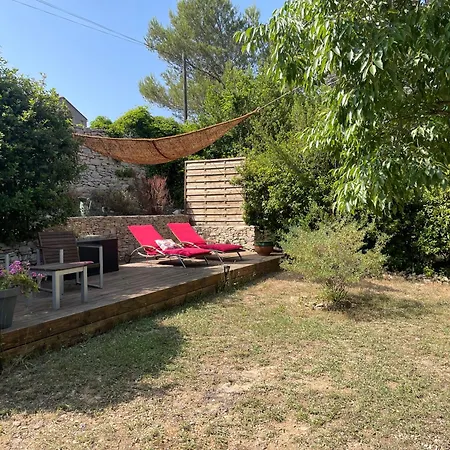 B&B La Chambre Haute, Son Spa Et Son Jardin A Nimes 4*