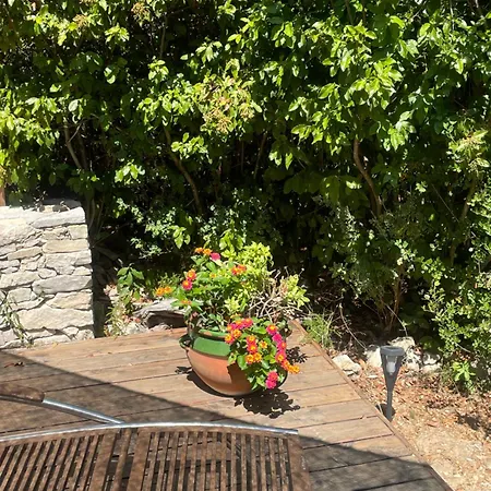 La Haute, Son Et Son Jardin A Panzió Nîmes