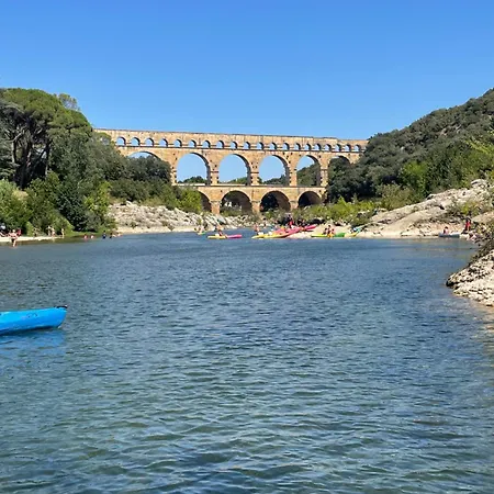 B&B La Chambre Haute, Son Spa Et Son Jardin A Nimes 4*