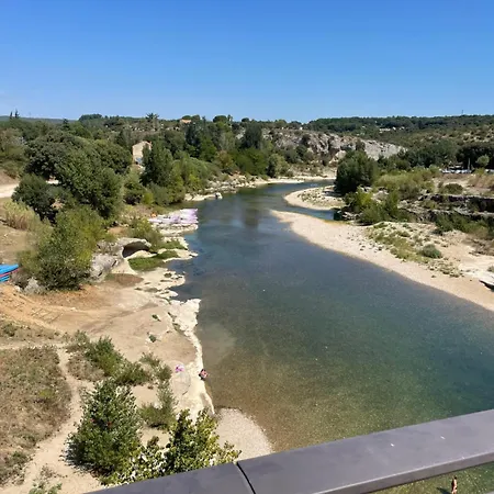La Haute, Et Jardin Exterieur A Nîmes