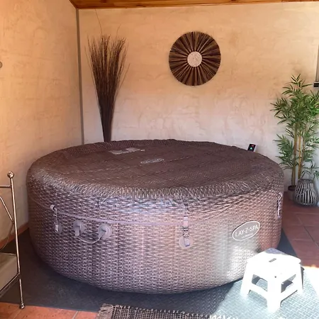 La Haute, Son Et Son Jardin A Bed & Breakfast