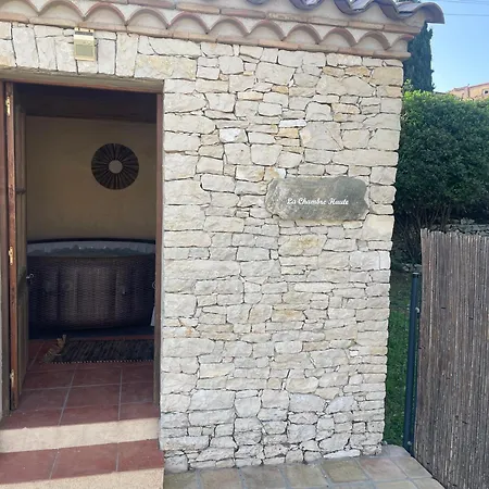 La Haute, Sa Kitchenette, Son Et Son Jardin à