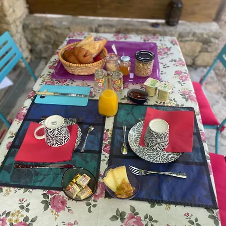 La Haute, Sa Kitchenette, Son Et Son Jardin à 4* Nîmes