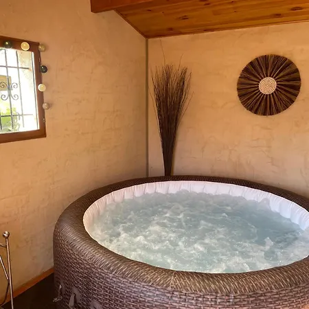 La Haute, Et Jardin Extérieur à Bed and breakfast