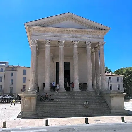 La Haute, Et Jardin Exterieur A