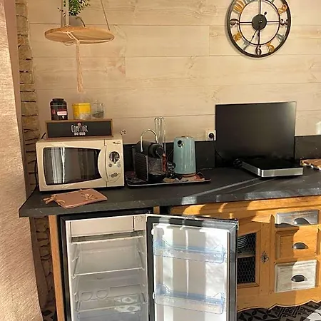 Couette-café La Haute, Sa Kitchenette, Son Et Son Jardin à