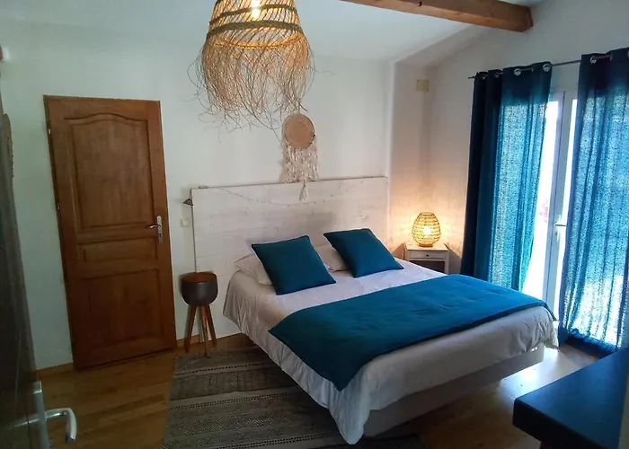 La Haute, Son Et Son Jardin A Nîmes