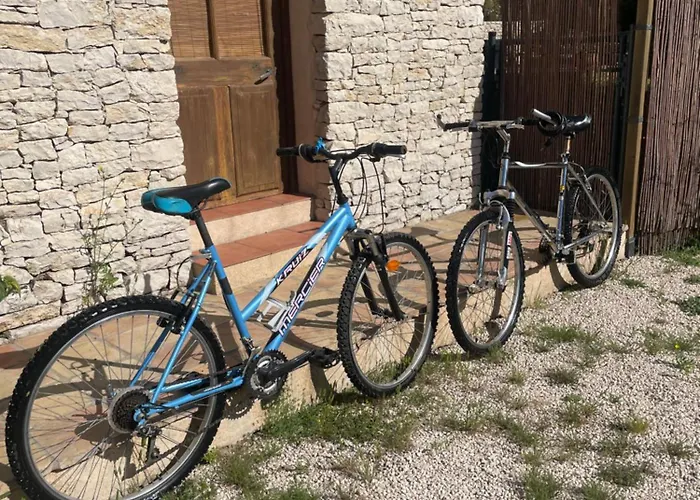 La Haute, Son Et Son Jardin A Nimes