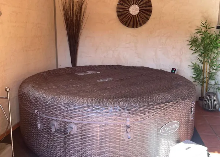 La Haute, Son Et Son Jardin A Bed & Breakfast